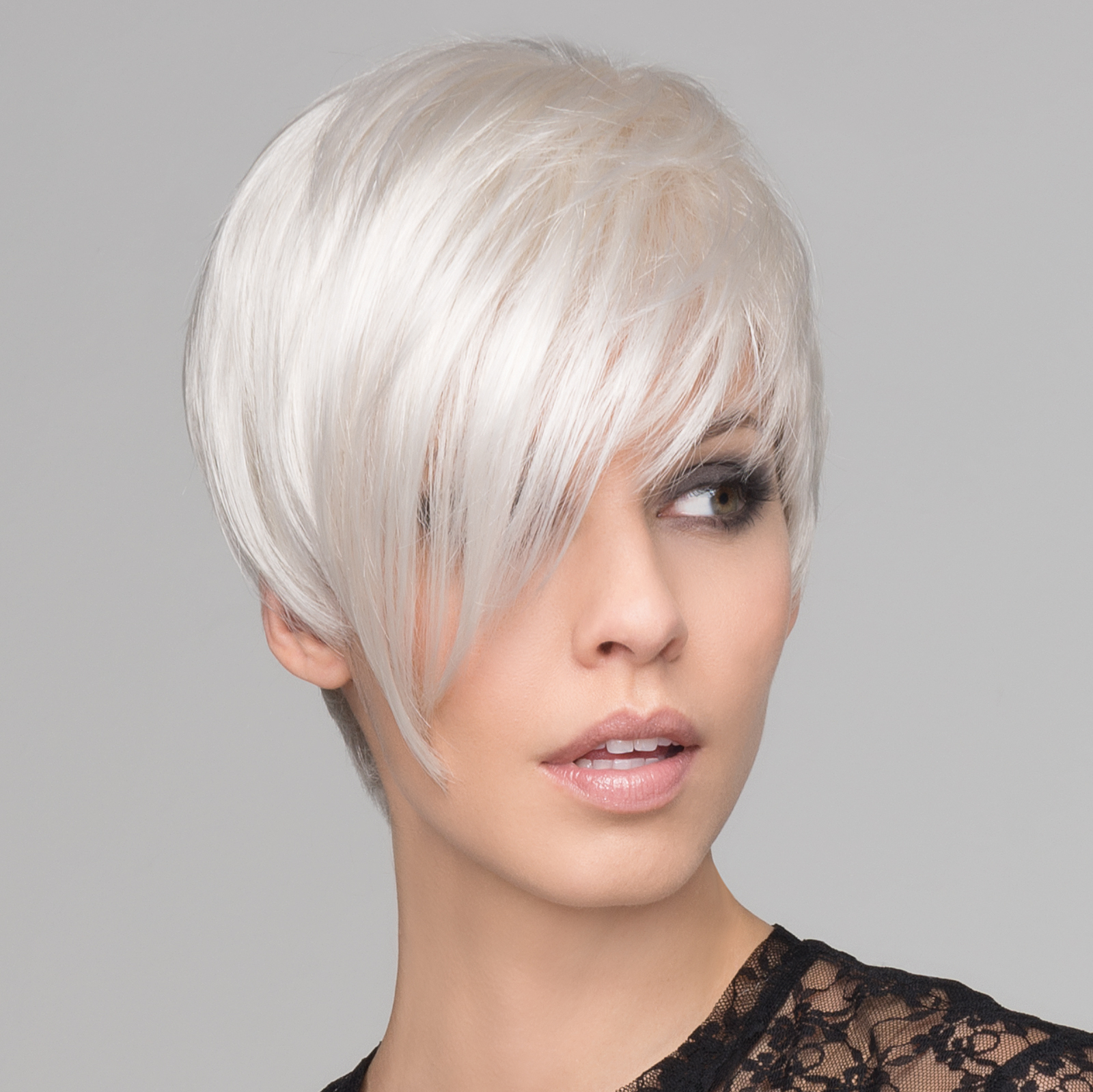 This short, asymmetrical boy cut is soft, with a tapered neckline and angled fringe