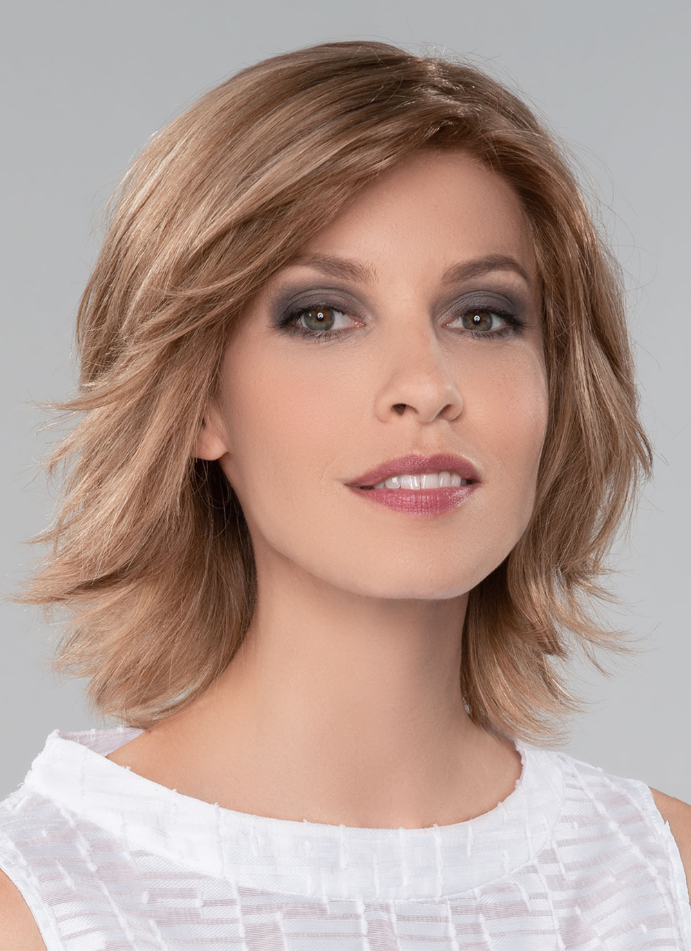 Sole | A hand-tied monofilament top, a beautiful lace front hairline gives the appearance of a natural look and to offer styling options.