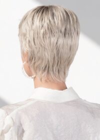 Call | A short style with texture on the top and a tapered neckline