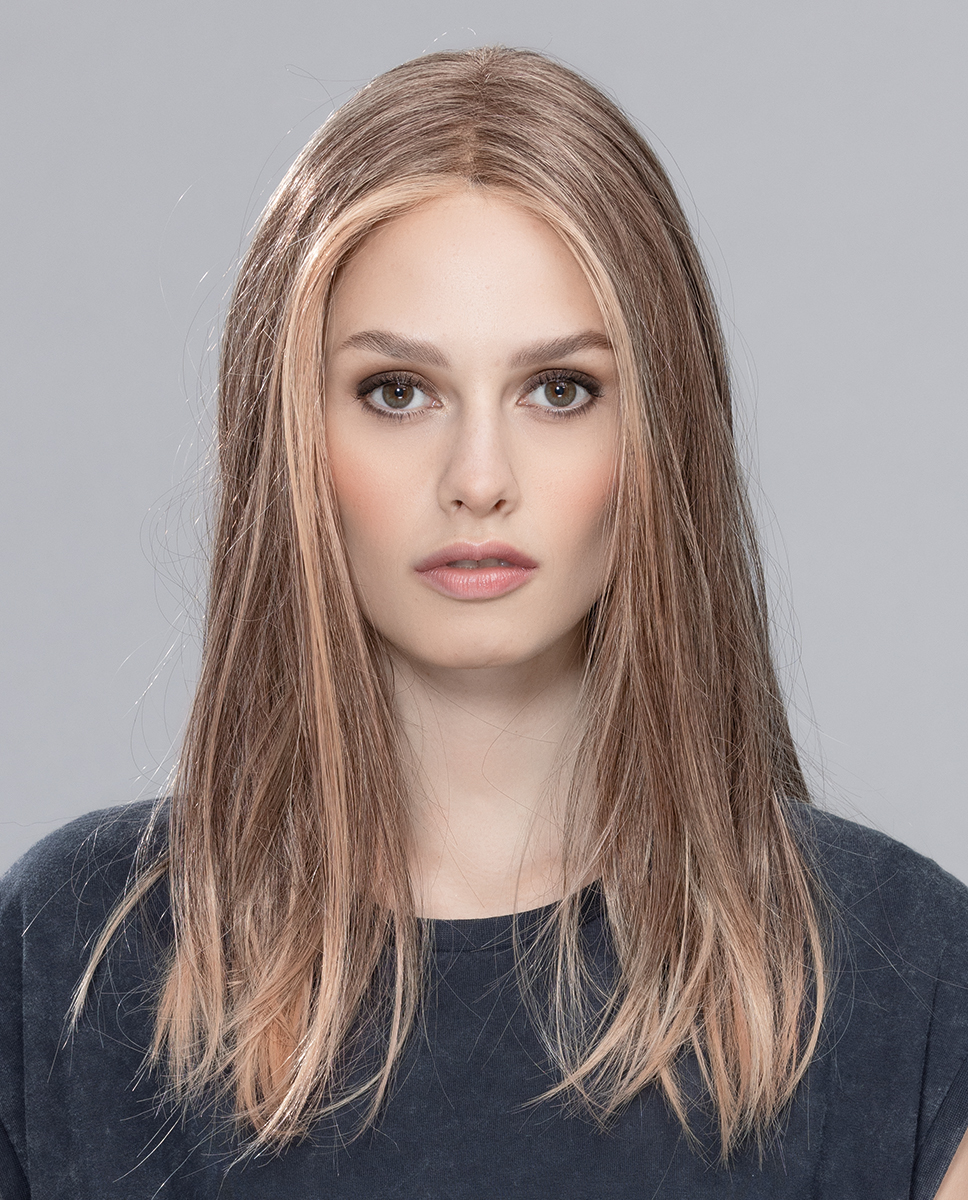 Sleek Mono Part in Power Blonde Tipped