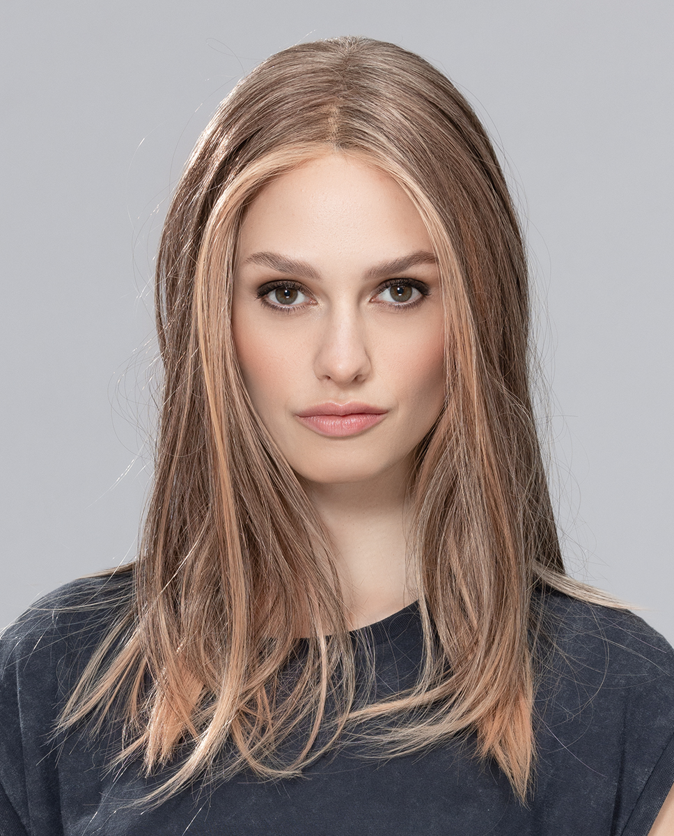 Sleek Mono Part in Power Blonde Tipped