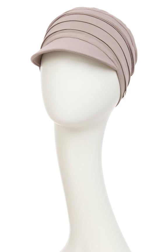 We introduce our most popular Christine model, the HocYoga in a new sporty cap version and has named this upgrade the HocYoga Cap. The HocYoga turban is characterized by its simplicity and feminine expression with fine stitching across the turban, which gives a natural fullness. Here on our upgrade of the model we add a soft, classic shade. The shade on the model is a bit smaller compared to our other sun hats. This is to ensure that the model has a sporty look and can therefore be easily used outside and inside. HocYoga has UPF 50+ sun protection, which makes it particularly ideal to use in the summer - but is an all year-round model, which is also good if you are particularly sensitive to light in the winter.